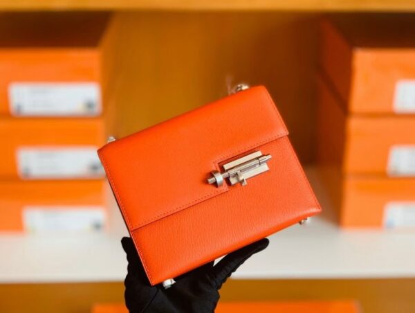 mmexport1673775384388-1024x772-1 Hermes Verrou Chevre Orange Silver Hardware 17cm Full Handmade