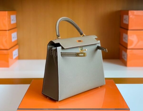 mmexport1677125599752-1024x791-1 Hermes Kelly Epsom Etoupe Grey Gold Hardware 25cm Full Handmade