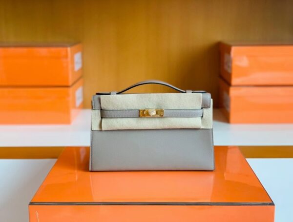 mmexport1699694713840-1024x776-2 Hermès Mini kelly Pochette Epsom Light Grey Gold Hardware 22cm Full Handmade